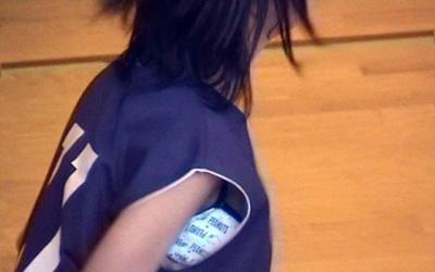 美少女バスケ部員が試合中に胸チラを連発する件