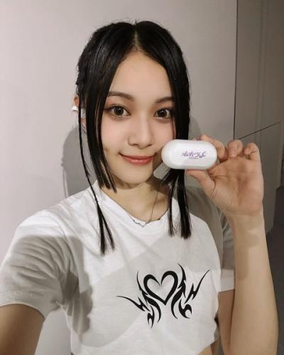 人気アイドルグループ「未來少女」のメンバー媛媛娘(18)、ライブ中に乳首見せながら踊ってしまうｗｗｗｗｗｗｗｗｗｗｗｗｗｗｗ