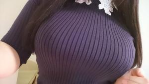 冬はこれ！縦線ニットというオッパイの柔らかさを引き立てる服！着衣巨乳画像！