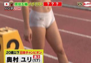【画像】日本一速い女子陸上JKの股間が気になって仕方ないTVシーン