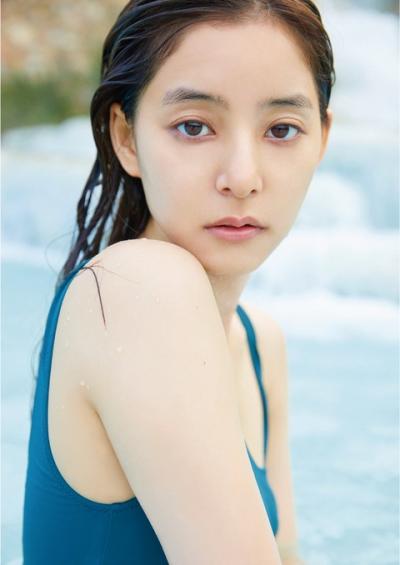 【画像あり】女優 新木優子さん水着ショットも収録されたセカンド写真集『honey』発売決定！