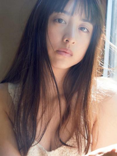 【美しいフトモモ】女優・山本美月(27)の週刊誌グラビア画像