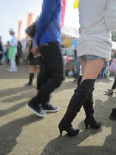 光沢のないニーハイブーツエロいよねｗｗニーソっぽい絶対領域もついてくるロングブーツな素人街撮り画像【30枚】