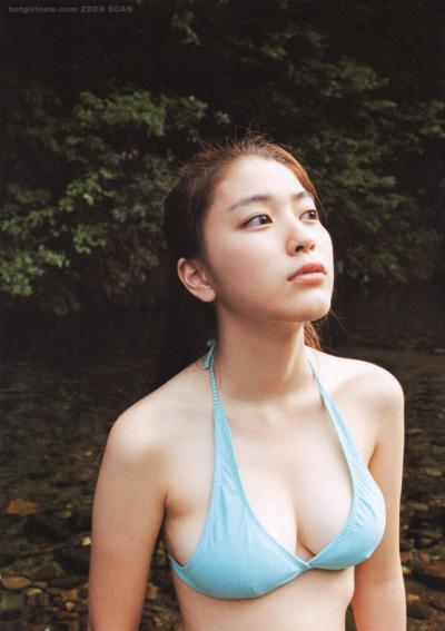 【女優】成海璃子、パツパツお〇ぱいw