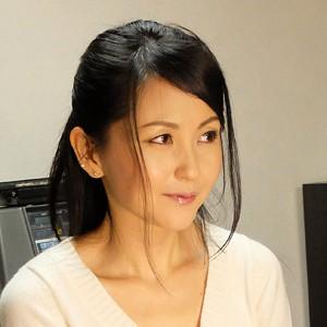 温泉で癒されたくて旅行している人妻をナンパしてこっそりスペルマを中出し注入　美里さん