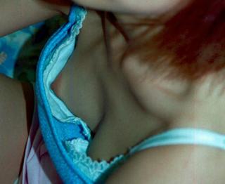jk妹の夏休みに盗撮された胸チラ乳頭エロ画像