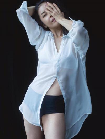 日本一美しい演歌歌手 藤あや子(60)、ビキニ姿を披露で信じられないクビレ美ボディを解禁ww