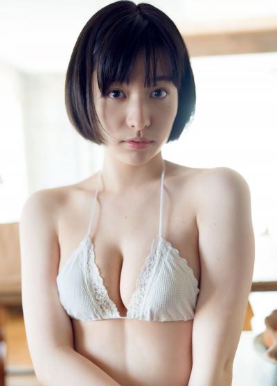 徳本夏恵　最新グラビア水着画像　30枚