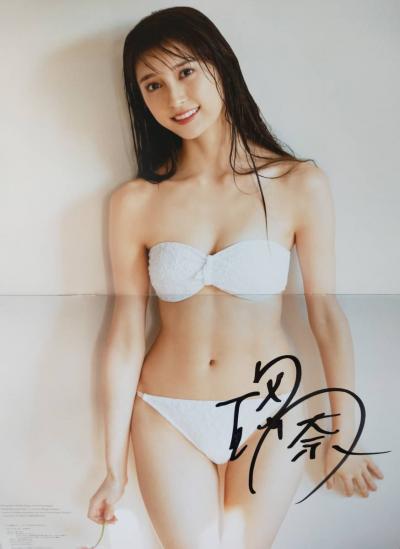 小山璃奈(小山リーナ)最新グラビア水着画像　49枚②