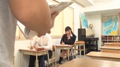 教室でパンチラする女子校生…気づいた男子のチンポを貪り中出しさせる痴女セックスGIF画像