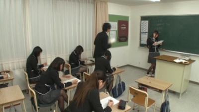 【エロGIF】勉強はできないのに処世術に長けた女子●生…先生を逆レ●プして無事赤点回避ｗｗｗ