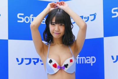 芸能人河北麻友子のパンチラ露出お宝ハプニング盗撮エロ画像