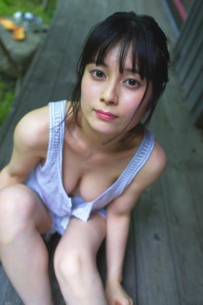 女優 大久保桜子ちゃんの美人、色白、巨乳と三拍子そろったスタイル抜群なグラビア画像！