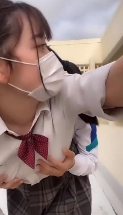 【動画】JKさん、乳首をカリカリされてしまう