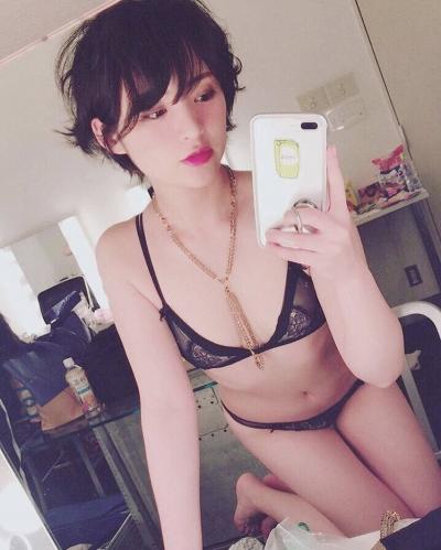 【*悲報*】　ＳＮＳに下着姿を載せたのにフォロワーが増えなかったまんさん、涙ｗｗｗｗ