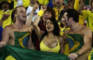 【ブラジルワールドカップサッカー画像】サッカーってそんなに盛り上がるのｗｗｗｗｗｗゴール入ったら海外の美女達はおっぱいポロリしちゃうんですかｗｗｗｗｗ素晴らしいスポーツですねｗｗｗいろんな意味でゴーーーーールな海外美女達のエロ画像まとめ!!!!｜エロ画像デラックス・無料エロ画像まとめ