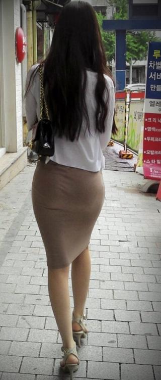 【韓国娘に美脚な太ももプリ尻女性が多い】エロい下腿ふくらはぎ！　