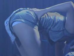 NMB48メンバーの磯佳奈江が公演で生パンツをハミパン