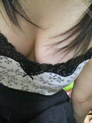 【Ｇカップエロ画像】ツインテール美少女が自慢のＧカップ巨乳おっぱいを自撮りして披露してくれてるんだがｗｗｗ