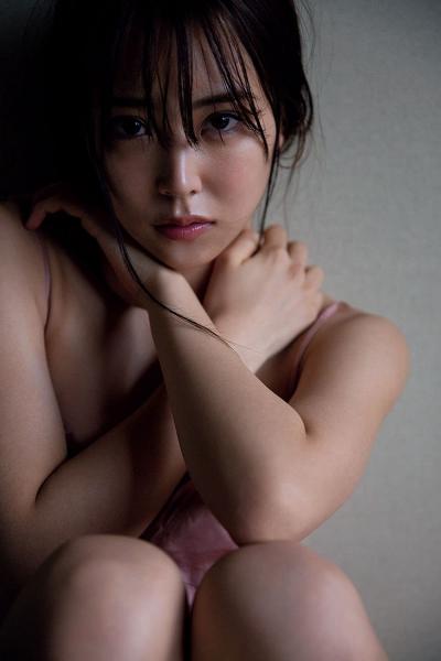 元NMB48 白間美瑠、最新写真集『𝑨𝒗𝒆𝒏𝒕𝒖𝒓𝒆』の発売カウントダウンでビキニ姿で巨乳を揺らしながら水しぶきをあげるｗｗｗ