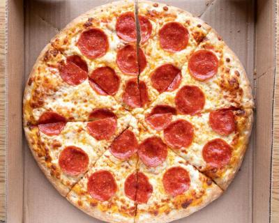 【画像】ギネス認定された世界一大きいピザ、想像の１．３倍くらい大きいｗｗｗ