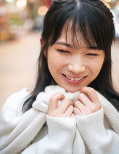 笑顔が素敵なんだ…乃木坂46キャプテン秋元真夏ちゃんのあざと可愛いアイドルグラビア画像！