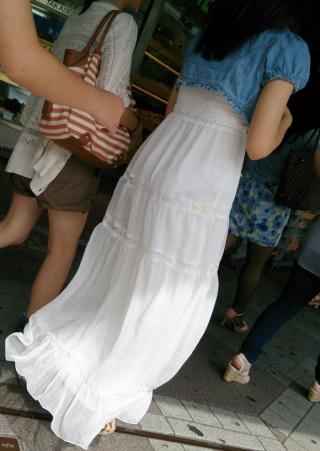 パンツを透視できる白いスカートを履く女の子をガン見wwwwwww【画像30枚】