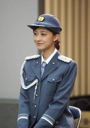 【パンチラ】Berryz工房の熊井友理奈が1日警察署長で超高画質パンチラ!