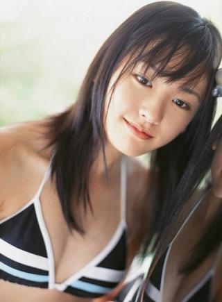 【推定Bカップ】女優・新垣結衣(29)の水着画像まとめ