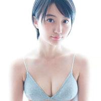 19歳になったアップアップガールズ(仮)の新井愛瞳の腹筋巨乳ビキニが即ハボwwwwwww