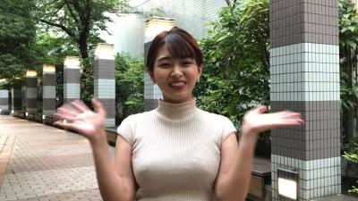 ショートカット爆乳ノースリーブドスケベ女さん、腋を見せつけてしまう