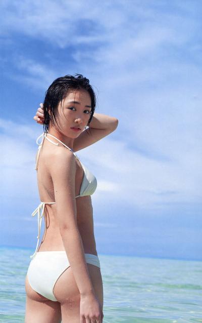 【元モーニング娘。】工藤遥、スケベ水着を着用するようになったんだな