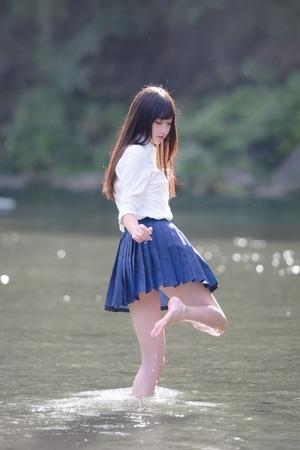 制服の美少女が醸し出す空気感は癒されるね！ちょいエロ画像！