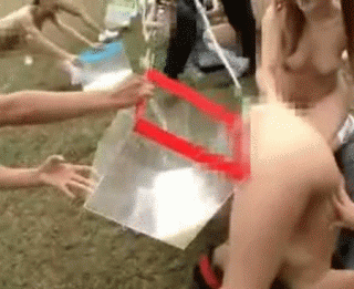 【野外 浣腸】公園で全裸の変態女達が集って浣腸されたアナルからウンコ汁吹き出すマジキチ動画を貼っておくぞｗｗ