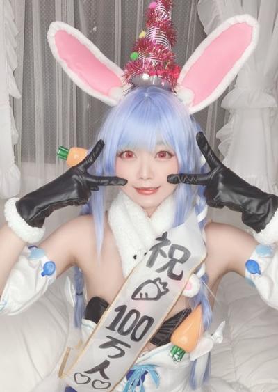 【悲報】Vtuberのコスプレをした結果、右乳首がポロリ