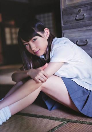 1万年に1人の美少女NMB48太田夢莉の女子高生ミニスカ制服から太もも画像