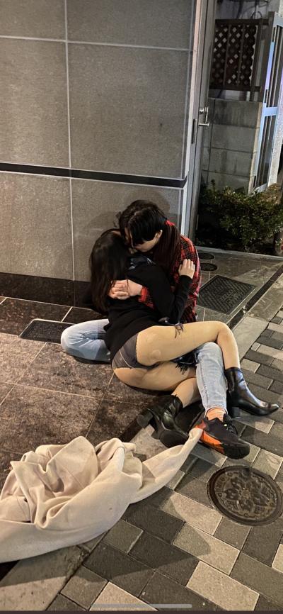 画像 ちょｗｗｗｗ道端でセックスしてる奴いたったｗｗｗ通報した方がいいのかこれｗｗｗｗ