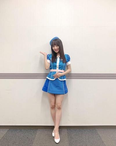 可愛すぎ！AKB48 向井地美音（23）超ミニスカCA姿で美脚披露！