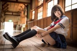 このロリ美少女がセーラ服ミニスカですごい蹴り技を披露www