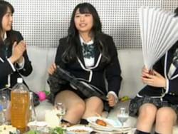 SKE48のニコ生放送で制服スカートまくれてパンツが見えまくる