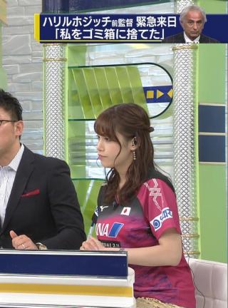 テレ東 鷲見玲奈アナのユニフォーム姿での胸の膨らみがすごい件