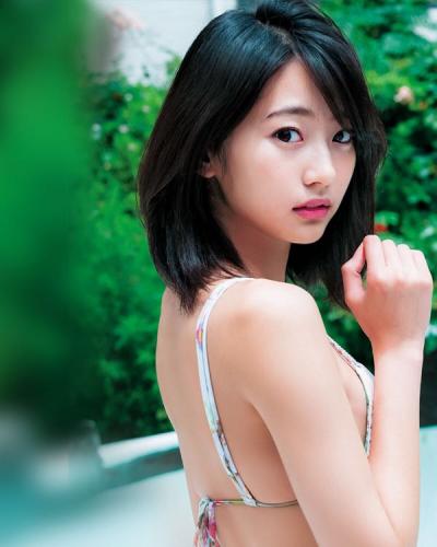 【モデル】武田玲奈、「ショートカット美少女最高峰」ビキニで色白完璧スタイルを披露する