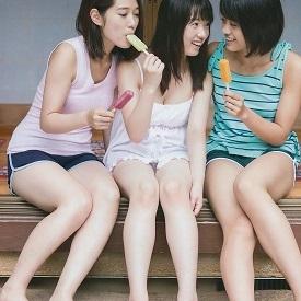 【画像】太もも三昧！アイドルが複数人でわちゃわちゃしてる画像②　20枚!!