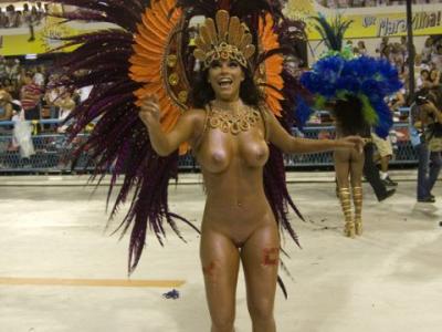 本場のサンバカーニバルはまる見え…全裸で踊る女性もいるサンバエロ画像