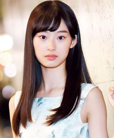 井本彩花　最新グラビア含む水着画像　21枚