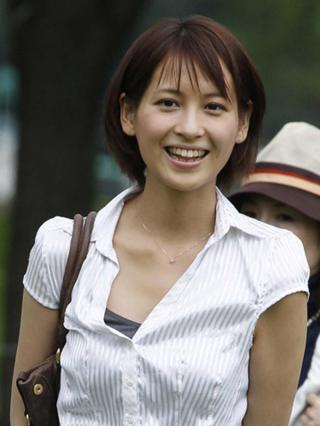 青木裕子アナが地上波TVで見せた胸ポチ・ハミ乳首パンチラ姿が興奮モノｗｗｗ