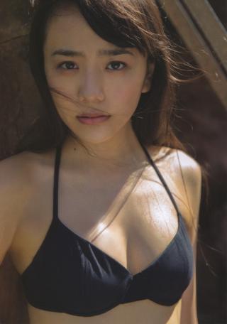 松井愛莉　笑顔と困り顔が素敵な美人でおっぱい小さくても許せるおっぱい画像