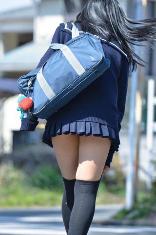 そそる制服ニーソの女子高生 盗撮フェチ画像ｗｗｗｗ