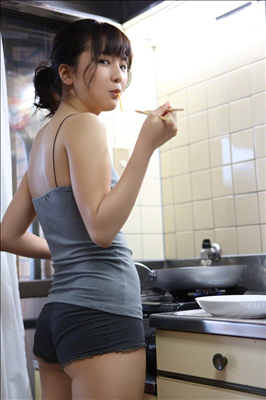 【エロ画像】 真野恵里菜さん(25)の私服がエロい
