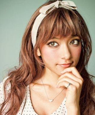 【クォーター美人のローラ】下半身に響くグウカワな笑顔がこちら(･ω･ﾉ)フォロワー数1位！